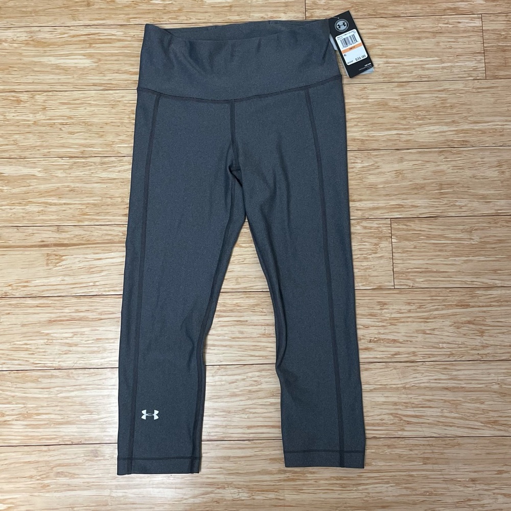 Under Armor cropped leggings working / running
